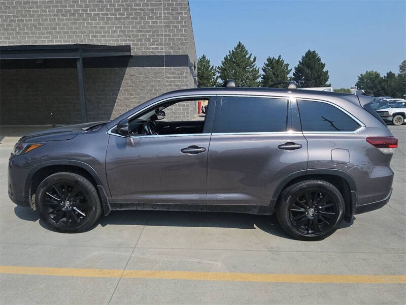 2019 Toyota Highlander SE