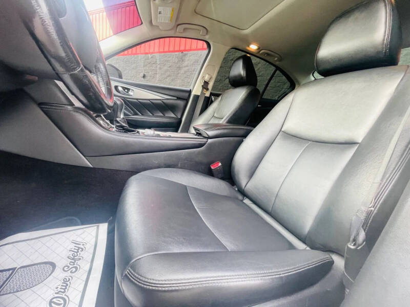 2015 Infiniti Q50 Premium