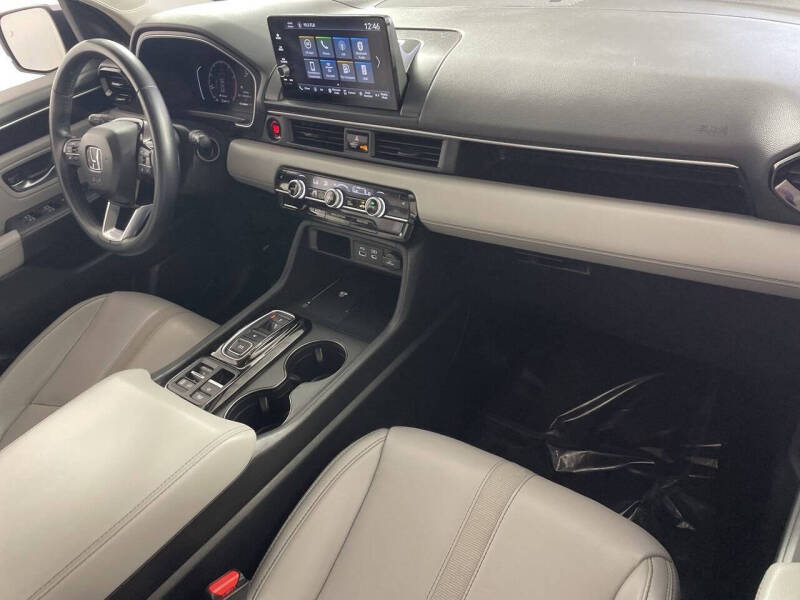 2024 Honda Pilot EX-L w/Rear Captain's Chairs