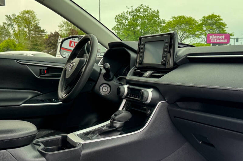 2019 Toyota RAV4 LE
