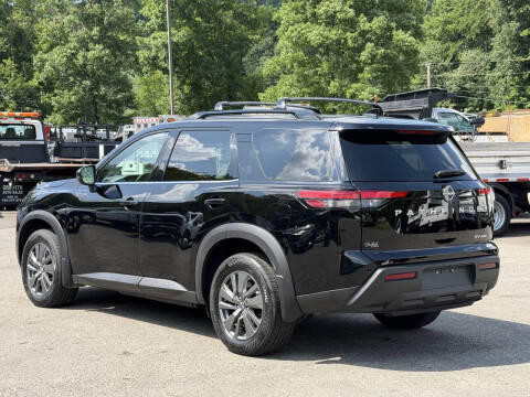 2024 Nissan Pathfinder SV