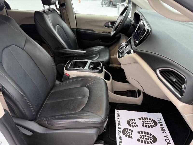 2022 Chrysler Pacifica Hybrid Touring L