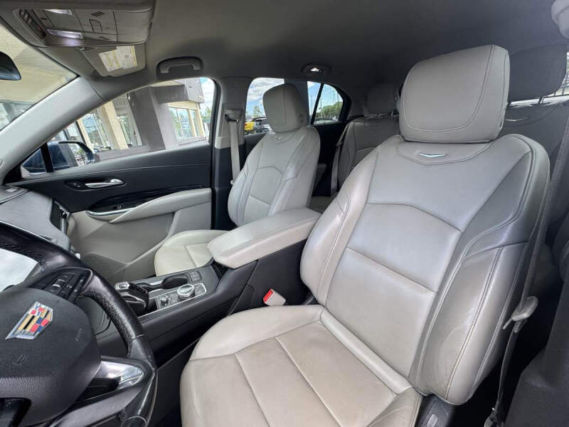 2019 Cadillac XT4 Premium Luxury