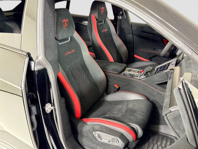 2023 Lamborghini Urus Performante