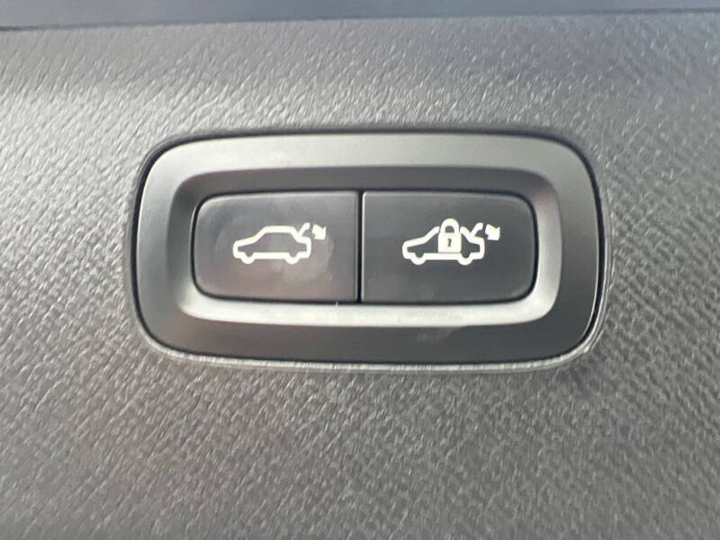 2016 Volvo XC90 T5 Momentum