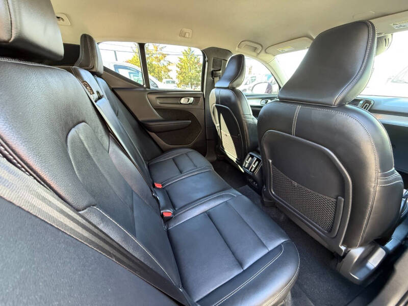 2021 Volvo XC40 T5 Momentum