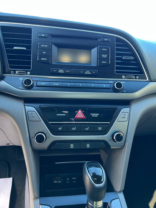 2017 Hyundai Elantra SE