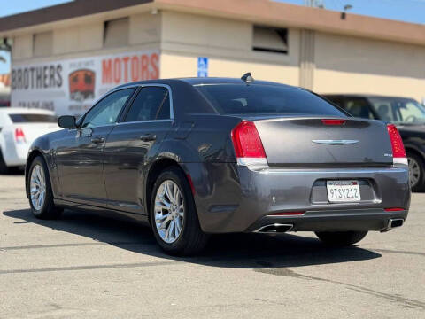 2015 Chrysler 300 Limited