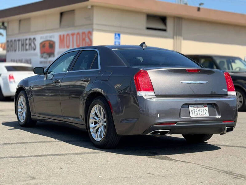 2015 Chrysler 300 Limited