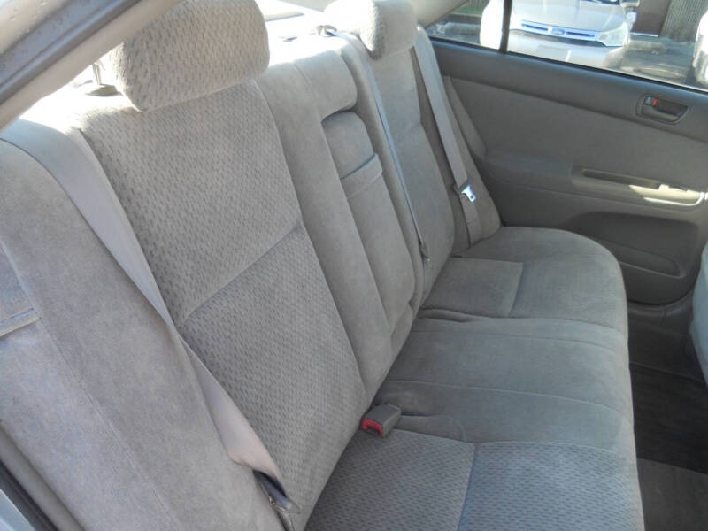 2003 Toyota Camry LE photo 19