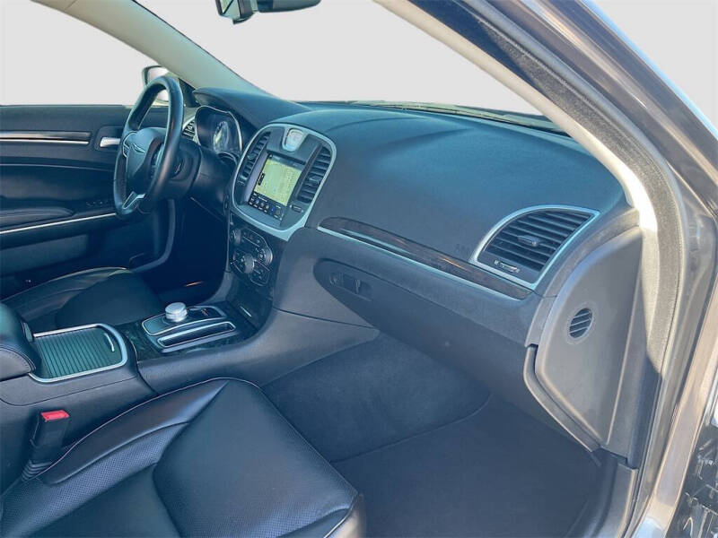 2022 Chrysler 300 Touring L