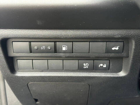 2024 Mitsubishi Outlander Plug-in Hybrid SE - Photo 17