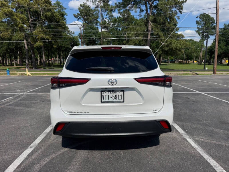 2023 Toyota Highlander LE