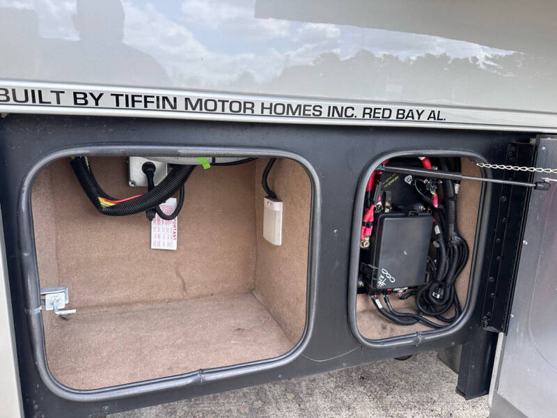 2019 Tiffin Phaeton 40qkh BUNK BEDS, King Bed