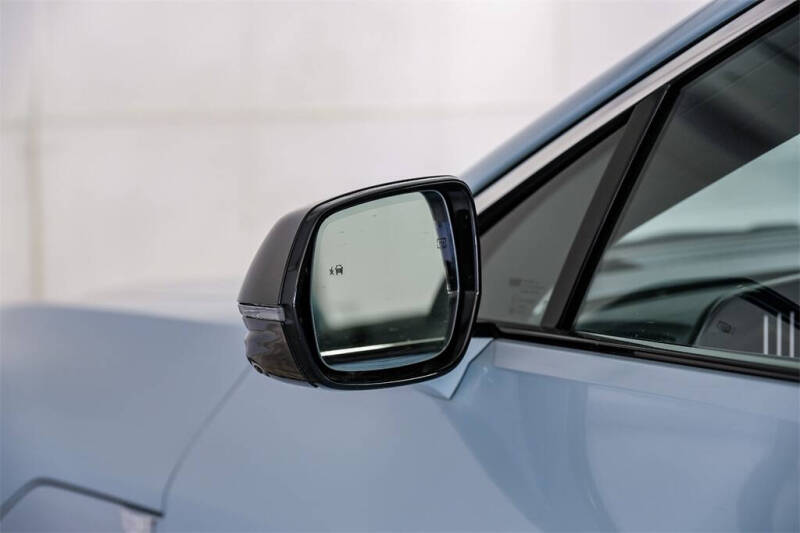 2024 Cadillac LYRIQ Luxury 1