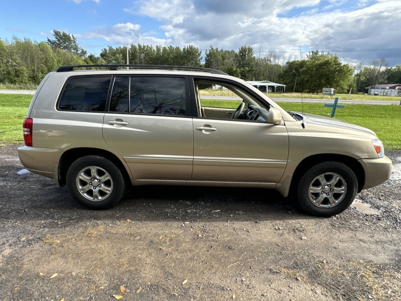 2005 Toyota Highlander for sale at Race Automotive INC in Williamson, NY