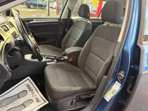 2016 Volkswagen Golf TSI SE