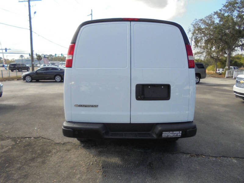 2022 Chevrolet Express 2500