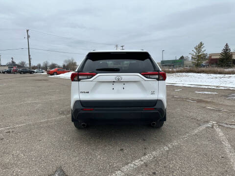 2020 Toyota RAV4 LE
