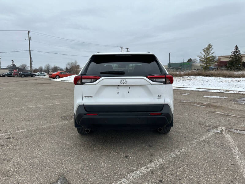 2020 Toyota RAV4 LE