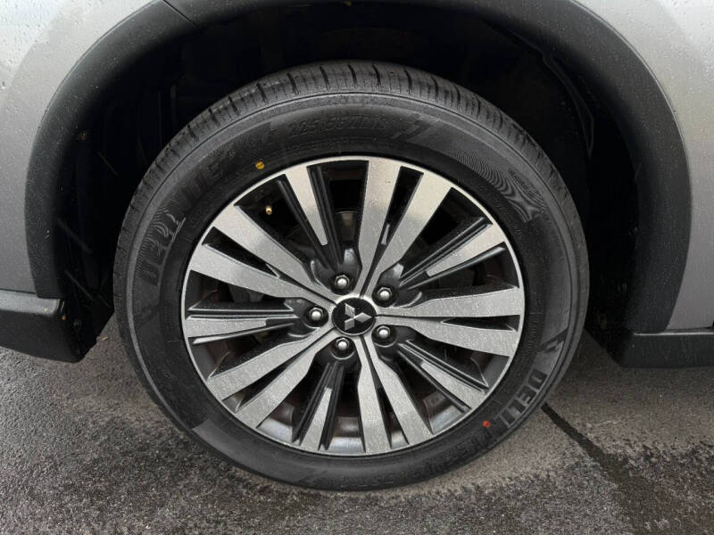 2019 Mitsubishi Outlander ES
