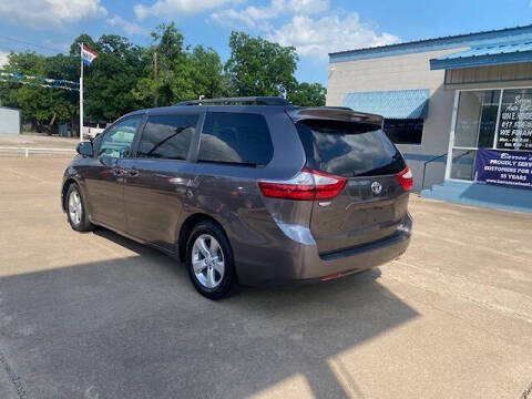 2015 Toyota Sienna LE 7-Passenger Auto Access Seat