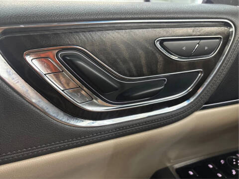 2017 Lincoln Continental Select