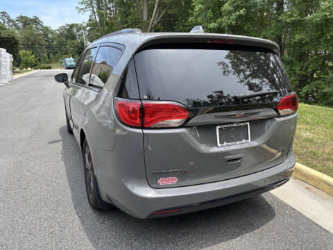 2020 Chrysler Pacifica Limited Red S