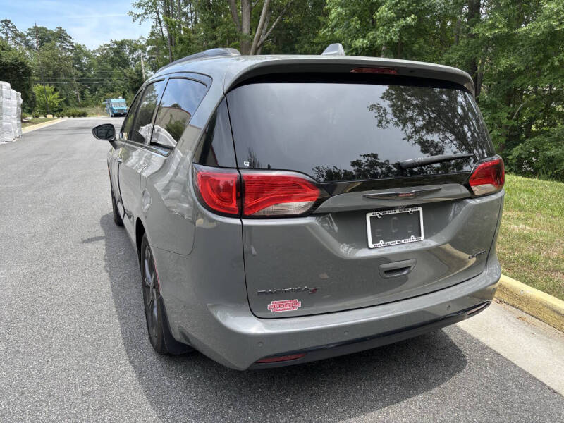 2020 Chrysler Pacifica Limited Red S