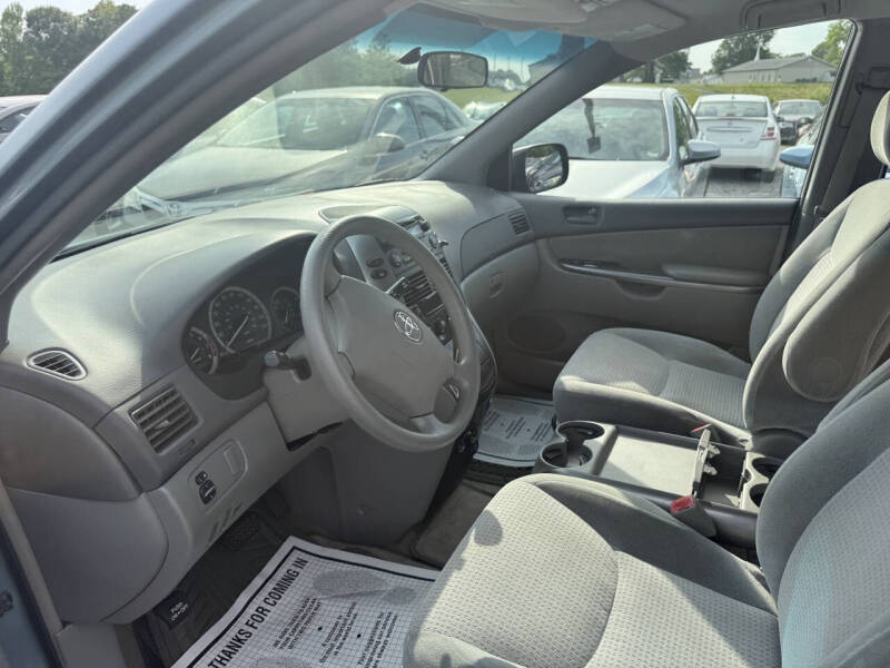 2007 Toyota Sienna CE 8-Passenger