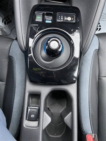 2022 Nissan LEAF SL PLUS