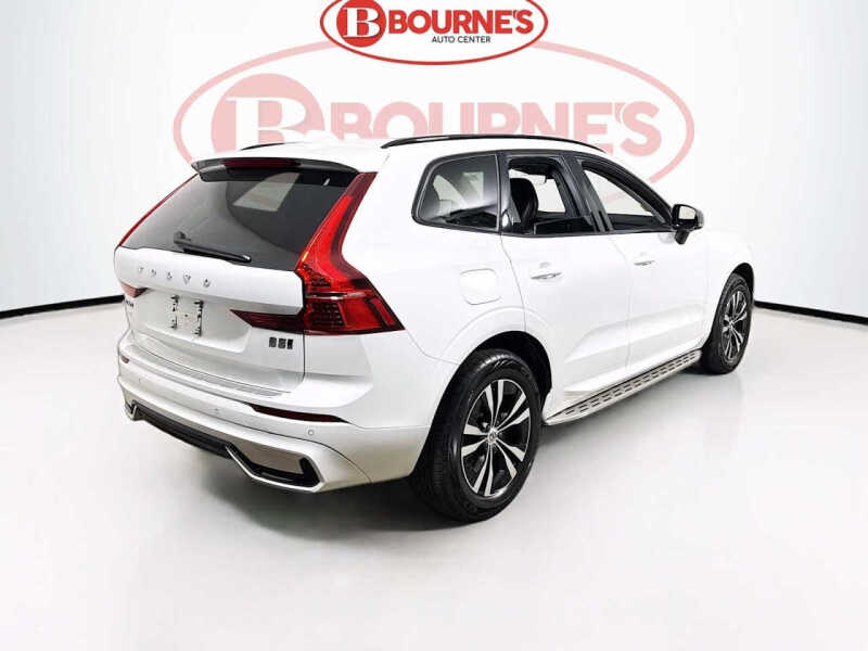 2024 Volvo XC60 B5 Core Dark Theme