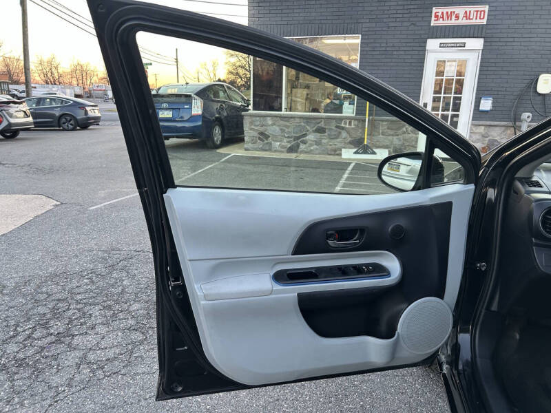 2013 Toyota Prius c Two