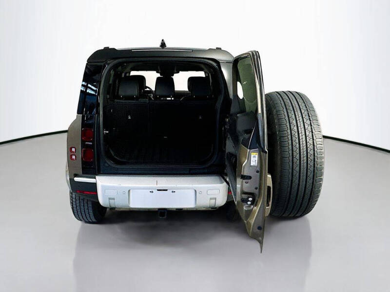 2020 Land Rover Defender 110 SE