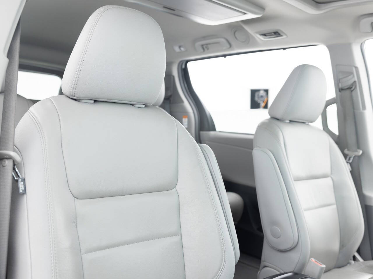 Used Car 2017 Toyota Sienna  Xle Premium 8 Passenger 4dr Mini Van For Sale Under $20,000 In Coal City, Illinois