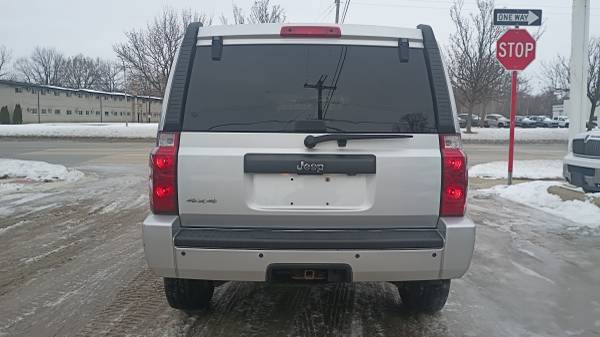 2008 Jeep Commander Sport