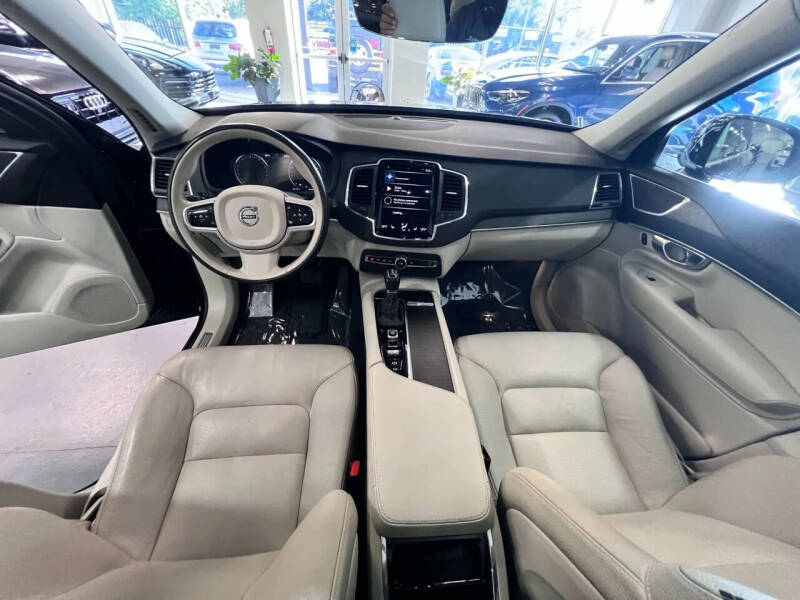 2020 Volvo XC90 T5 Momentum