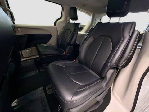 2024 Chrysler Pacifica Plug-In Hybrid Select