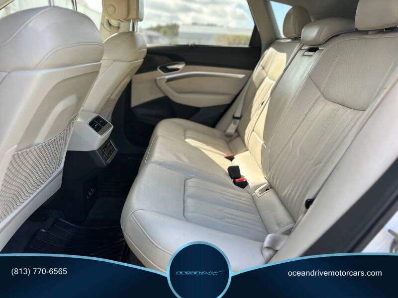 2019 Audi e-tron quattro Prestige