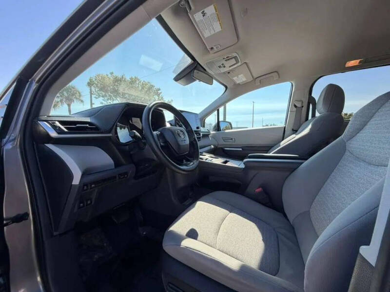 2024 Toyota Sienna LE 8-Passenger
