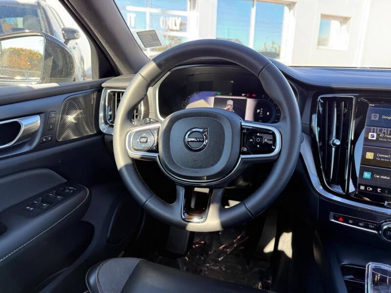 2024 Volvo S60 B5 Ultimate Dark Theme