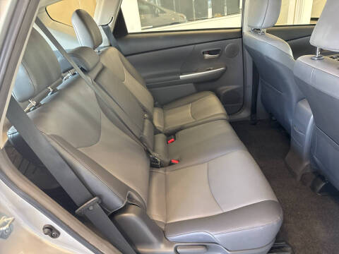 2014 Toyota Prius v Five