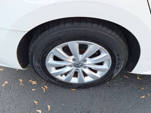 2014 Volkswagen Passat 1.8T Wolfsburg Edition PZEV