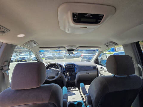2004 Toyota Sienna LE 8 Passenger