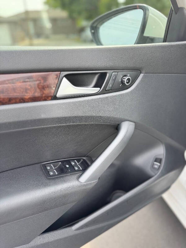 2012 Volkswagen Passat SEL Premium PZEV