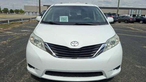2011 Toyota Sienna LE 8-Passenger