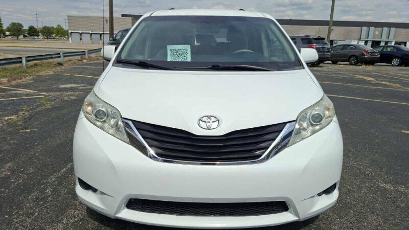 2011 Toyota Sienna LE 8-Passenger