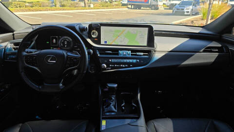 2024 Lexus ES 300h Luxury