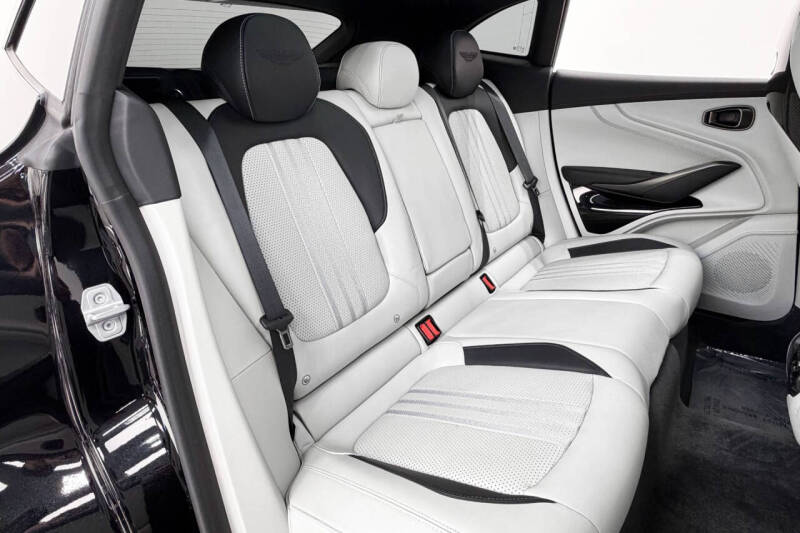 2025 Aston Martin DBX 707