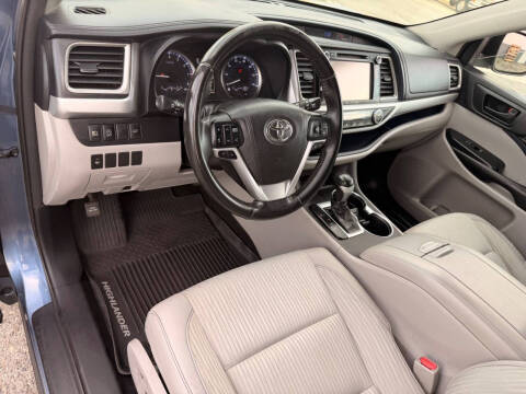 2017 Toyota Highlander LE Plus